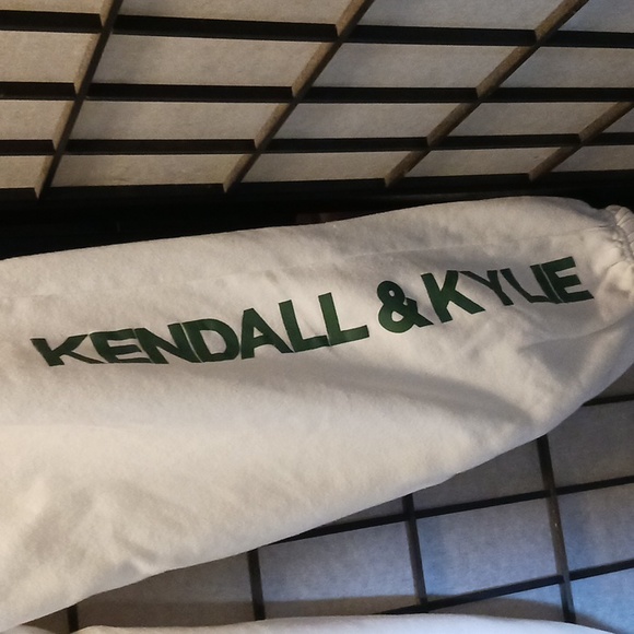 Kendall & Kylie sweats - Picture 2 of 5
